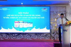 Đại diện Vinamilk ông Trần Hữu Định - Giám đốc kinh doanh miền tây phát biểu tại hội thảo