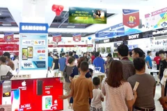 Với nhiều chương trình khuyến mãi hấp dẫn và sản phẩm chất lượng, VinPro luôn thu hút đông đảo khách hàng.