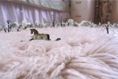 tác phẩm “Going Places Sitting Down” (2004)