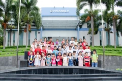 Các bé đã có một ngày thật vui với nhiều hoạt động bổ ích tại Nhà máy sữa Việt Nam. (Ảnh: PV)