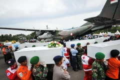 Không quân Indonesia sẵn sàng đưa thân nhân QZ8501 đến hiện trường