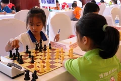 Các thí sinh tranh tài tại Giải cờ vua trẻ xuất sắc toàn quốc năm 2015. (Ảnh: Thu Hiền/TTXVN)