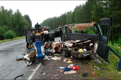 Vụ va chạm giữa một xe chở khách và một xe tải đã làm 28 người bị thương và 11 người khác thiệt mạng sáng 22/7. (Nguồn: Sở Nội vụ Krasnoyarsk)