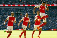 Các cầu thủ Arsenal ăn mừng bàn thắng trong trận tranh cúp Comunity Shield với Chelsea ngày 2/8. (Ảnh: AP)