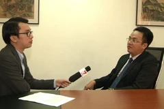 Bí thư thứ hai phụ trách lãnh sự Nguyễn Công Huân trả lời phỏng vấn. (Ảnh: Việt Hải, Lê Hải/Vietnam+)