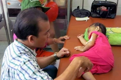 Bình Dương: Khởi tố cha dượng bạo hành cháu bé 3 tuổi vỡ đại tràng