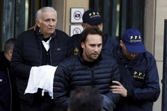 Hai cha con Hugo Jinkis và Mariano Jinkis. (Ảnh: Reuters)