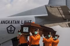 Hai gia đình nạn nhân của QZ8501 đã được nhận tiền bảo hiểm