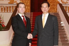 Thủ tướng Nguyễn Tấn Dũng đón Thủ tướng Dmitry Anatolyevich Medvedev. (Ảnh: Đức Tám/TTXVN)