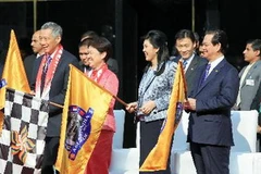 Thủ tướng Nguyễn Tấn Dũng tại lễ hạ cờ. (Ảnh: Đức Tám/TTXVN)