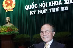 Chủ tịch Quốc hội Nguyễn Sinh Hùng đọc diễn văn bế mạc kỳ họp thứ ba, Quốc hội khóa XIII. (Ảnh: Nhan Sáng/TTXVN)