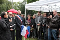 Lễ gắn biển di tích. (Nguồn: Lê Hà-Nguyễn Truyên/Vietnam+)