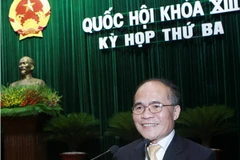Chủ tịch Quốc hội Nguyễn Sinh Hùng đọc diễn văn bế mạc kỳ họp thứ ba, Quốc hội khóa XIII. (Ảnh: Nhan Sáng/TTXVN)