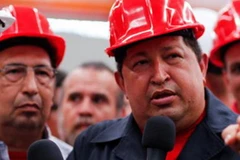 Tổng thống Hugo Chavez thị sát Tổ hợp công nghiệp Santa Inés tại bang Barinas, ngày 21/2. (Ảnh: Internet)