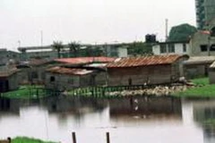 Bang Lagos là nơi thường xuyên bị nhấn chìm trong thảm họa sóng biển dâng. (Nguồn: rnw.nl) 