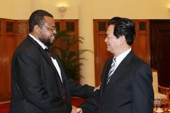 Thủ tướng tiếp ông Bộ trưởng Bộ Truyền thông và Công nghệ Thông tin Sudan. (Ảnh: Đức Tám/TTXVN)