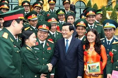 Chủ tịch nước tiếp đoàn đại biểu thanh niên tiên tiến trong quân đội. (Ảnh: Trọng Đức/TTXVN)