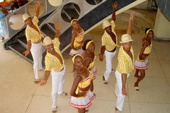 Các nghệ sỹ thuộc đoàn nghệ thuật Raíces Profundas Deep Roots. (Ảnh: sggp) 