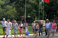 Khách quốc tế tham quan Dinh Thống Nhất Thành Phố Hồ Chí Minh. (Ảnh minh họa: Phương Vy/TTXVN)