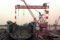 Đóng mới tàu Hạ Long 14, trọng tải 53.000 tấn tại Công ty TNHH một thành viên đóng tàu Hạ Long. (Ảnh: Thế Duyệt/TTXVN)