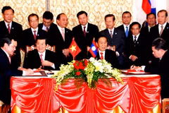 Toàn cảnh lễ ký. (Ảnh: Hoàng Chương/Vietnam+)