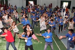 Thanh niên hai nước Việt Nam-Nhật Bản hòa chung điệu nhảy đoàn kết tại buổi giao lưu. (Ảnh: Trần Lê Lâm/TTXVN)