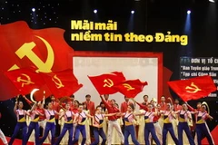 Hát múa mừng Đảng, mừng Xuân. (Ảnh: Thanh Tùng/TTXVN)