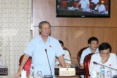 Chủ nhiệm Ủy ban Quốc phòng và An ninh của Quốc hội Nguyễn Kim Khoa trình bày Báo cáo thẩm tra tại phiên họp. (Ảnh: Phương Hoa/TTXVN)