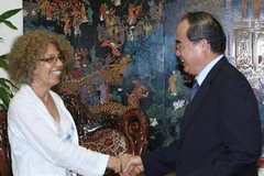 Phó Thủ tướng tiếp Ban vận động trách nhiệm và cứu trợ da cam Việt Nam do bà Susan Schnall làm trưởng đoàn. (Ảnh: Phương Hoa/TTXVN)