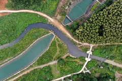 Nỗi đau đầu mang tên Nước sạch của người dân Hà Nội sau sự cố sông Đà. (Ảnh: Minh Sơn/Vietnam+)