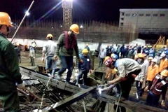 [Photo] Sập giàn giáo tại Formosa, hàng chục người thương vong