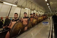 [Photo] Các chiến binh Spartan gây sốt khi xuất hiện tại London