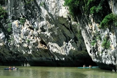 Di sản thiên nhiên thế giới Vịnh Hạ Long mang những giá trị đặc biệt về thiên nhiên, thẩm mỹ và giá trị về địa chất, địa mạo, tạo nên một giá trị riêng cho thắng cảnh thiên nhiên có một không hai trên thế giới. (Ảnh: N. Đức/TTXVN)