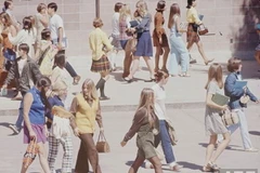 Sốc với phong cách thời trang đặc trưng của nữ sinh năm 1969