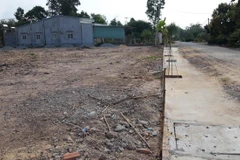 Một mảnh đất ở xã Thanh Phước, huyện Gò Dầu (Tây Ninh) được 'cò đất' làm đường phân lô bán nền. (Ảnh: Lê Đức Hoảnh/TTXVN)