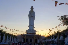 Hàng chục nghìn phật tử, du khách đổ về viếng chùa ở Bạc Liêu