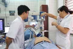 Bệnh viện Thống Nhất Thành phố Hồ Chí Minh là bệnh viện đầu tiên ở khu vực phía Nam triển khai kỹ thuật sóng xung kích ngoài cơ thể. (Ảnh: Đinh Hằng/TTXVN)