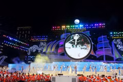 Một tiết mục ca múa nhạc trong đêm Khai mạc Năm du lịch Quốc gia, Festival Biển Nha Trang-Khánh Hòa năm 2019. (Ảnh: Phan Sáu/TTXVN)