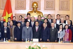 Thủ tướng Nguyễn Xuân Phúc chụp ảnh chung với các đại biểu. (Ảnh: Thống Nhất/TTXVN)
