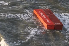 270 container trên tàu MSC Zoe đã rớt xuống biển khi con tàu đang trên đường đến Biển Bắc. (Nguồn: BBC)