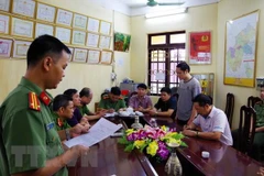 Cơ quan an ninh điều tra-Công an tỉnh Hà Giang đọc lệnh bắt tạm giam đối với Vũ Trọng Lương ngày 20/7/2018. (Ảnh: Diệu Loan/TTXVN phát)