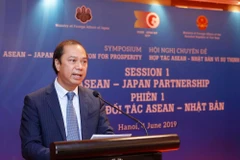 Thứ trưởng Bộ Ngoại giao Nguyễn Quốc Dũng, Trưởng SOM ASEAN phát biểu tại hội thảo Quan hệ đối tác ASEAN-Nhật Bản. (Ảnh: Lâm Khánh/TTXVN)