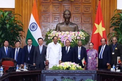 Thủ tướng Nguyễn Xuân Phúc hội kiến Phó Tổng thống, Chủ tịch Thượng viện Cộng hòa Ấn Độ Venkaiah Naidu. (Ảnh: Thống Nhất/TTXVN)