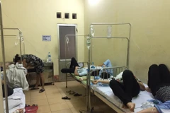 Các bệnh nhân nằm điều trị tại bệnh viện. (Ảnh: Hiền Anh/TTXVN)