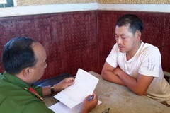 Đối tượng cho vay nặng lãi Trần Ngọc Bính tại cơ quan điều tra. (Ảnh: Ngọc Minh/TTXVN)