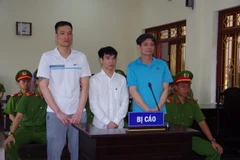 Các bị cáo tại phiên tòa. (Ảnh: Lưu Thanh Tuấn/TTXVN)
