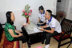 Điều tra viên điều tra dân số và nhà ở. (Nguồn: TTXVN)