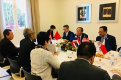 Đại sứ Ngô Tiến Dũng chủ trì một cuộc họp của Ủy ban ASEAN tại Madrid (ACM). (Nguồn: TTXVN)