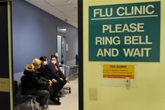 Bệnh nhân nhiễm cúm chờ khám bệnh tại bệnh viện Austin ở Melbourne, Australia. (Ảnh: AFP/TTXVN)