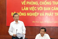 Đại tướng Tô Lâm, Ủy viên Bộ Chính trị, Bộ trưởng Bộ Công an, Phó Trưởng Ban Chỉ đạo Trung ương về phòng, chống tham nhũng, Trưởng đoàn công tác phát biểu tại buổi làm việc. (Ảnh: Phương Hoa/TTXVN)